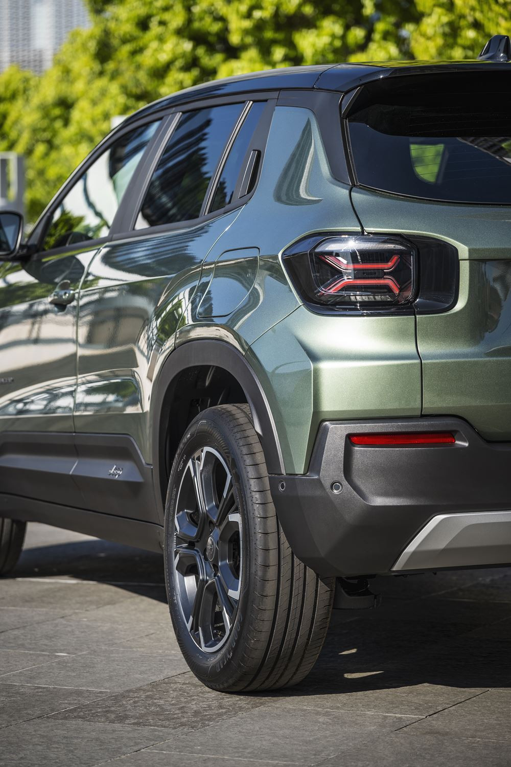 La Jeep Avenger revisitée affiche une calandre à sept fentes rétroéclairée