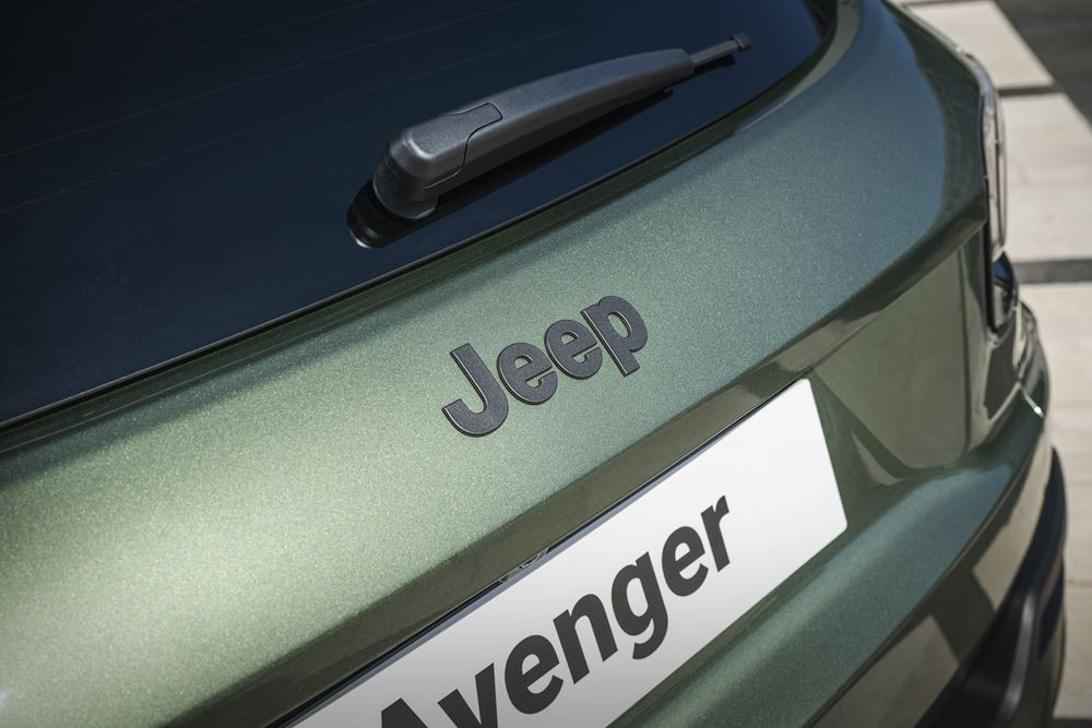 La Jeep Avenger revisitée affiche une calandre à sept fentes rétroéclairée