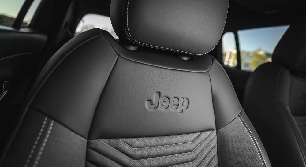 La Jeep Avenger revisitée affiche une calandre à sept fentes rétroéclairée