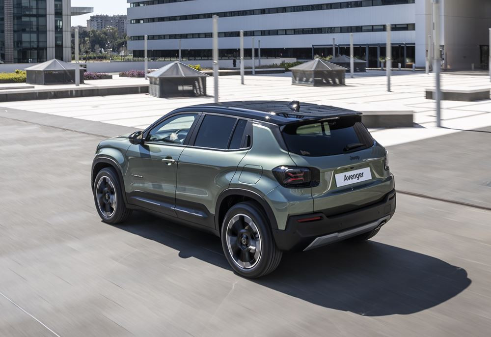 La Jeep Avenger Electrique revisitée revendique jusqu'à 400 km d'autonomie WLTP