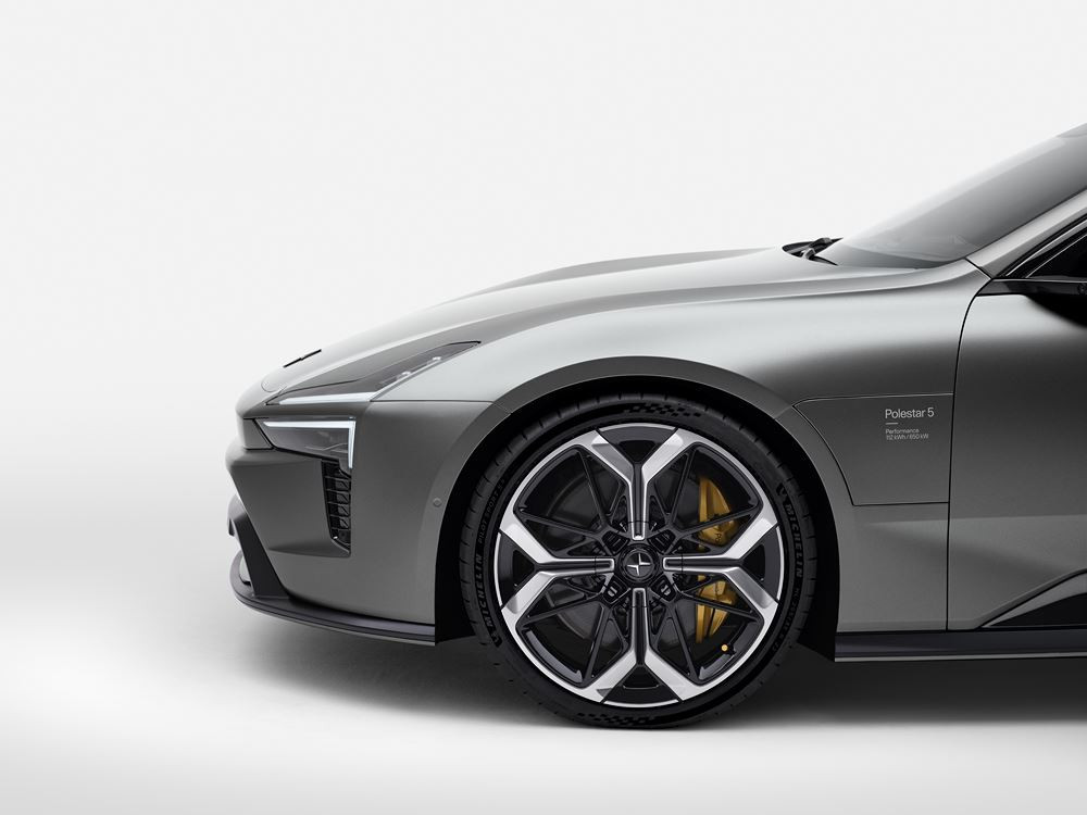 Le Grand Tourer électrique haute performance Polestar 5 repose sur une architecture électrique 800 V