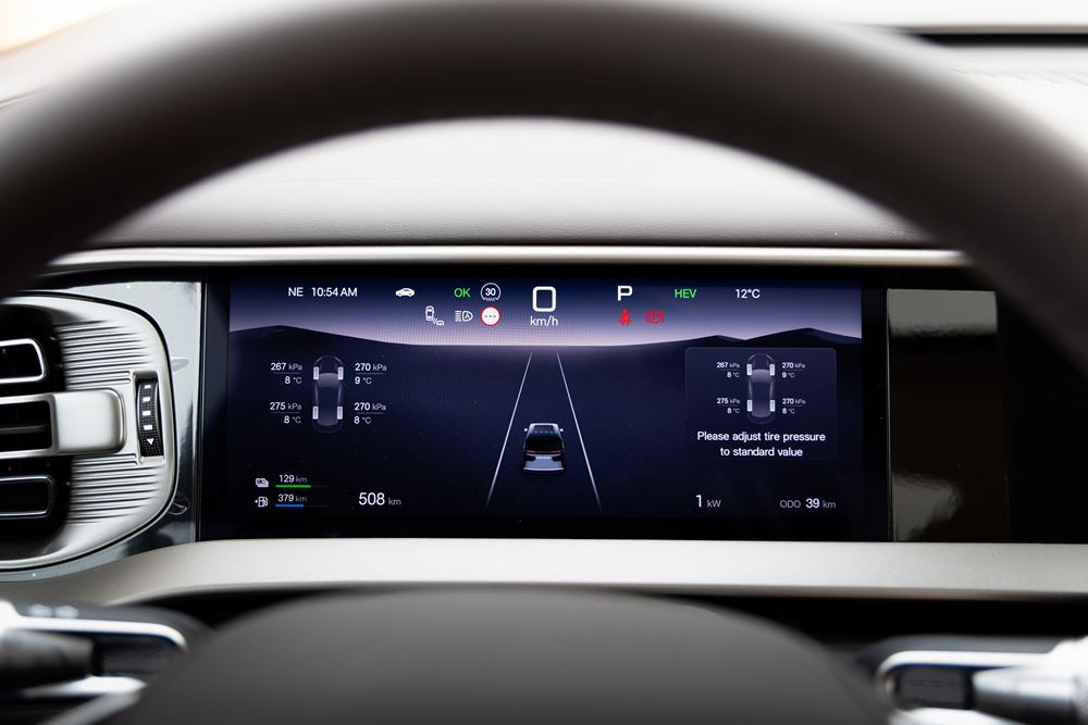 Le monospace sept places hybride rechargeable Denza D9 DM-i offre 210 km d'autonomie en mode électrique