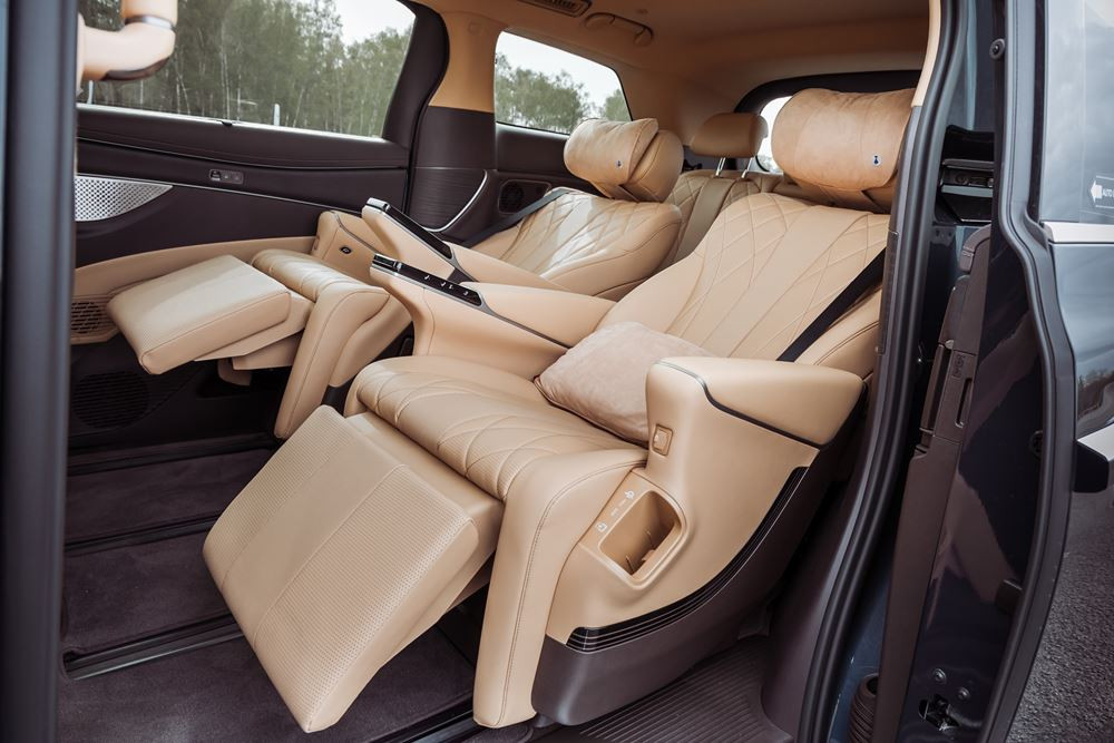 Le monospace sept places hybride rechargeable Denza D9 DM-i offre 210 km d'autonomie en mode électrique