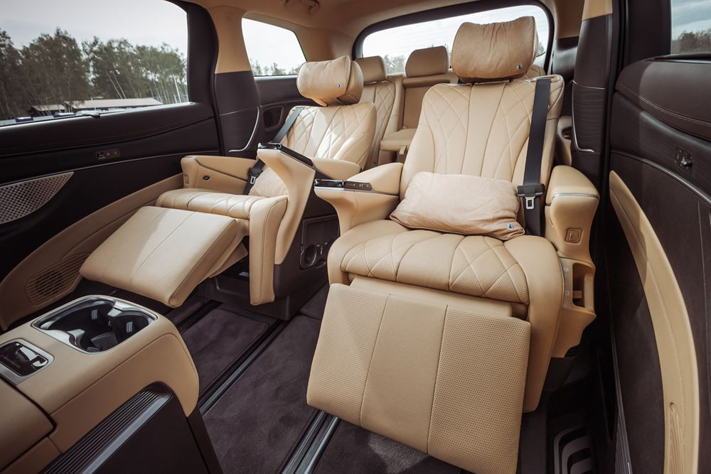 Le monospace sept places hybride rechargeable Denza D9 DM-i offre 210 km d'autonomie en mode électrique