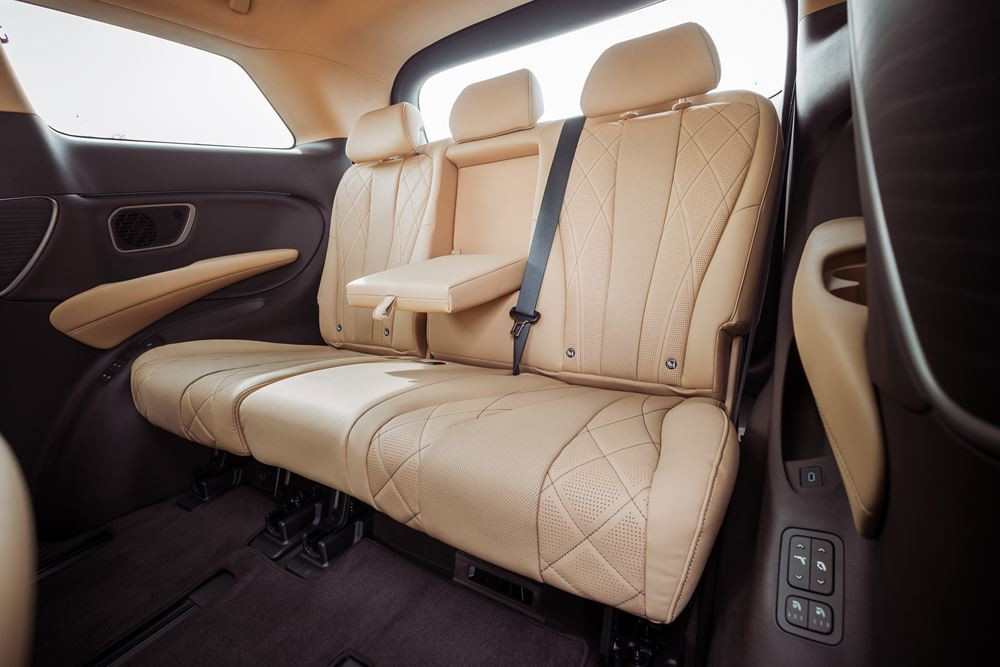 Le monospace sept places hybride rechargeable Denza D9 DM-i offre 210 km d'autonomie en mode électrique