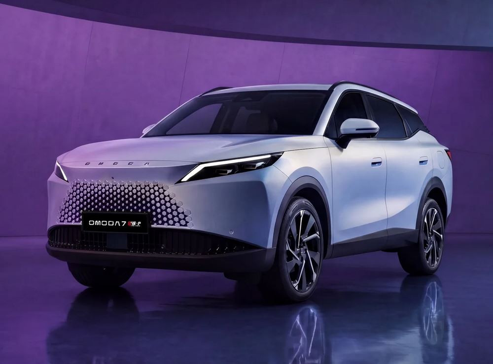 Le crossover hybride rechargeable Omoda 7 offre jusqu'à 90 km d'autonomie électrique
