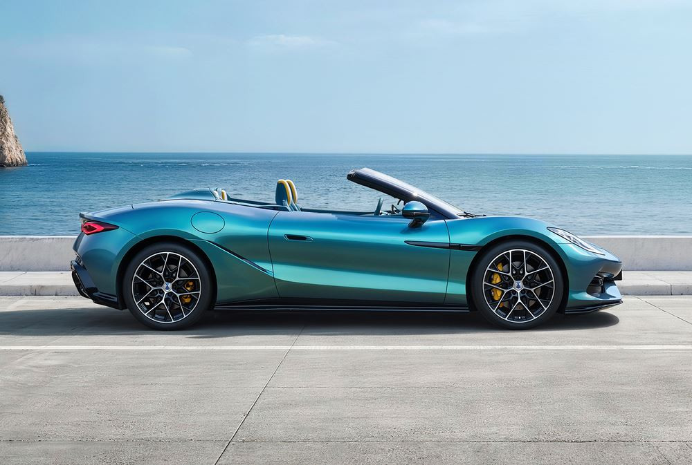 La supercar électrique Denza Z spider affiche des performances extrêmes à ciel ouvert