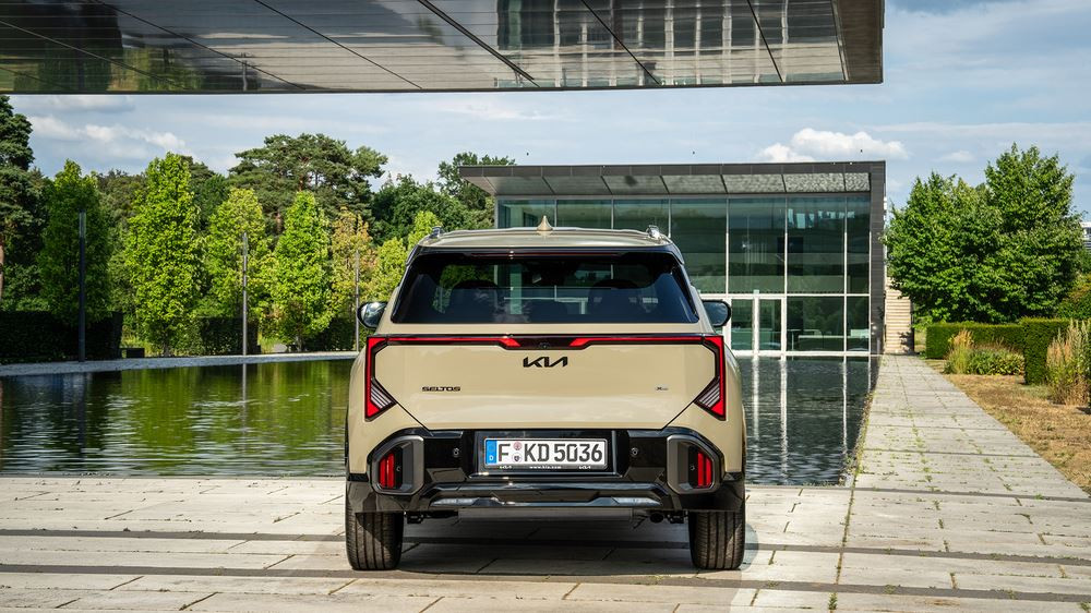 Kia Seltos : un SUV hybride de taille compacte au style robuste