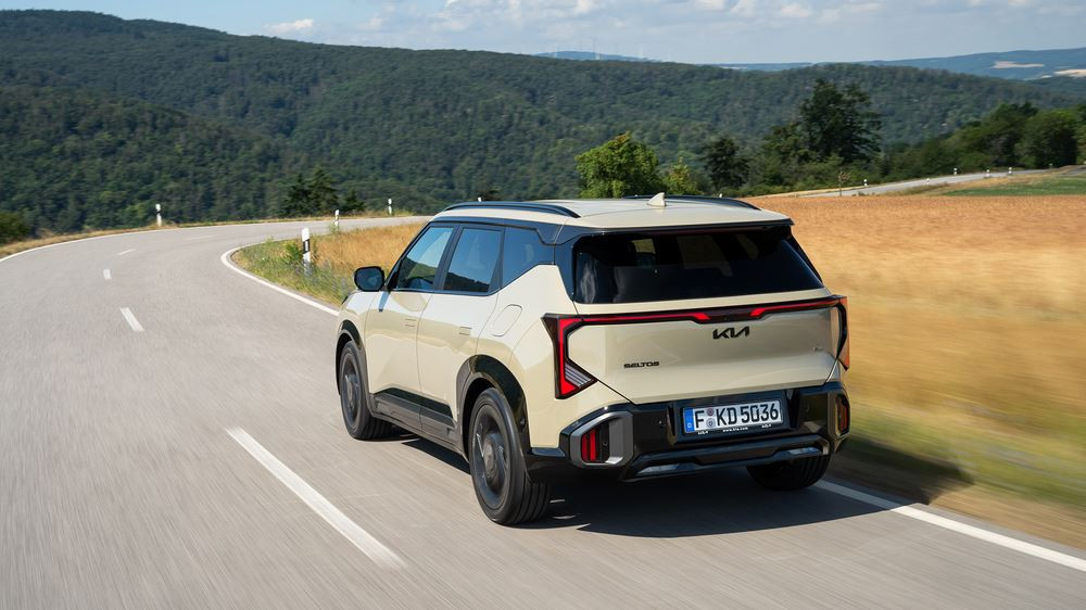 Kia Seltos : un SUV hybride de taille compacte au style robuste
