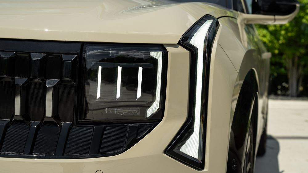 Kia Seltos : un SUV hybride de taille compacte au style robuste