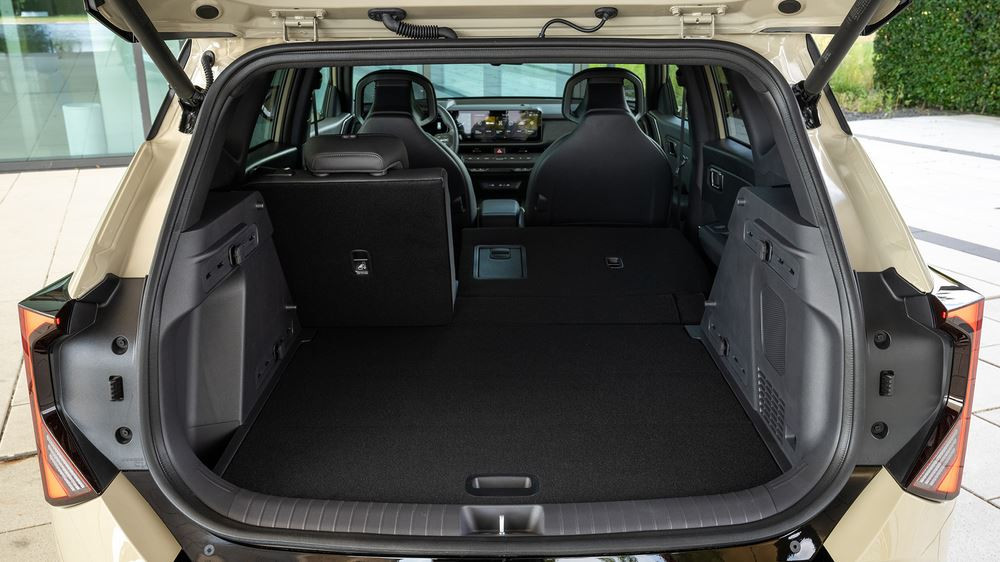 Kia Seltos : un SUV hybride de taille compacte au style robuste