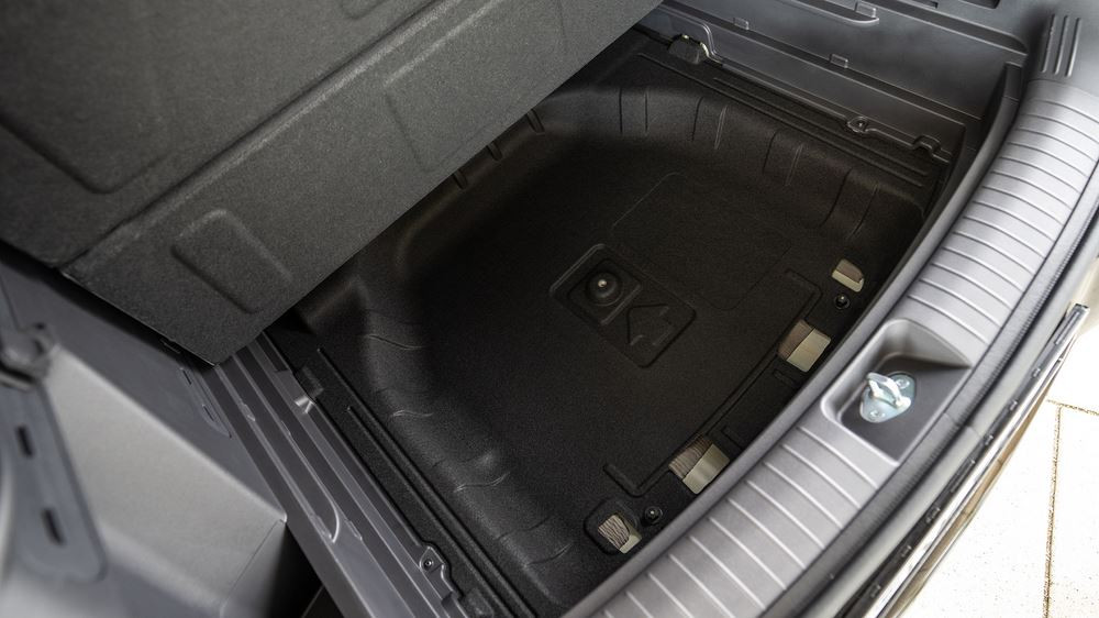Kia Seltos : un SUV hybride de taille compacte au style robuste