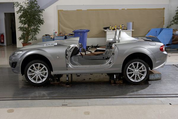 Découvrez en images la conception du show car Mazda MX-5 Superlight