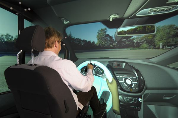 Les ingénieurs Ford testent les futurs modèles Ford en réalité virtuelle