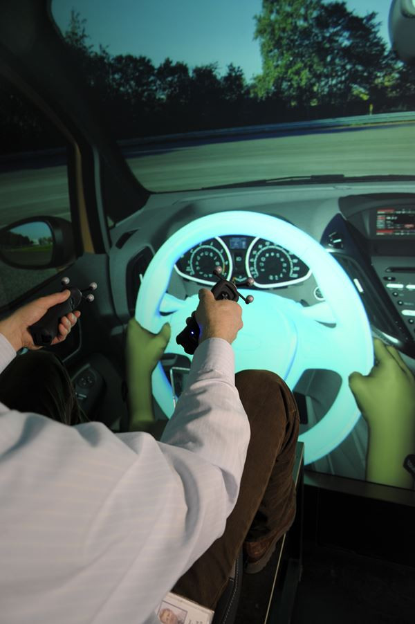 Les ingénieurs Ford testent les futurs modèles Ford en réalité virtuelle