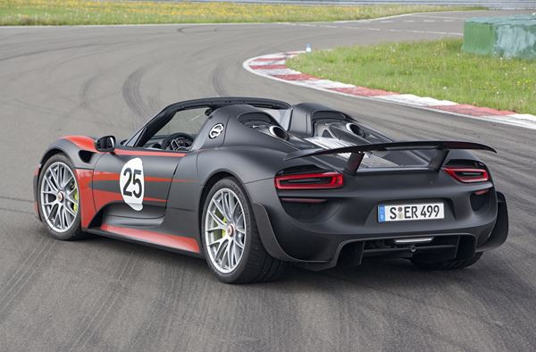 La Porsche 918 Spyder dispose d'une puissance cumulée de 887 chevaux