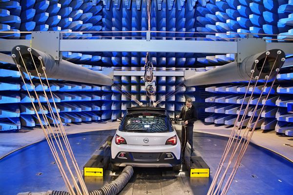 Les systèmes électriques de l'Opel Adam Rocks ne génèrent pas d’interférences