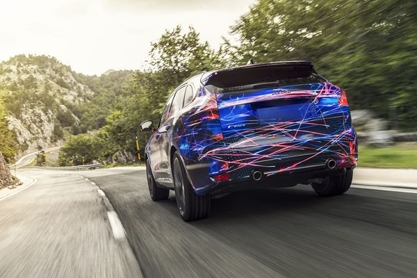 La Jaguar F-Pace revendique une tenue de route de haut niveau