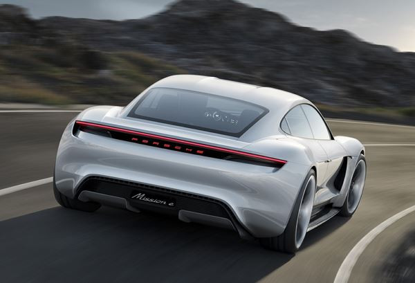 La sportive électrique Porsche Mission E commercialisée d’ici la fin de la décennie