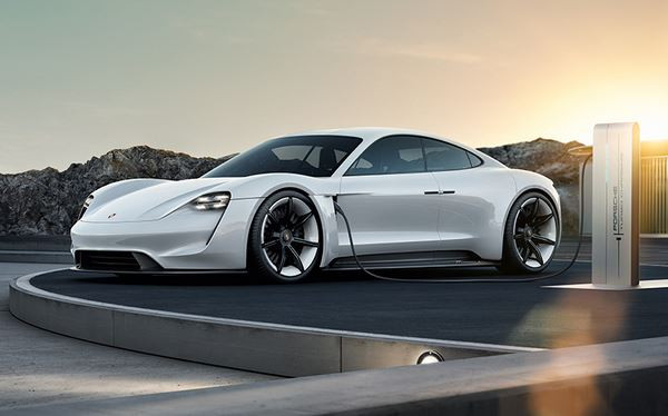 La sportive électrique Porsche Mission E commercialisée d’ici la fin de la décennie