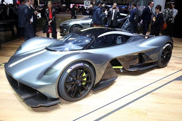 La supercar Aston Martin Valkyrie ambitionne des performances stratosphériques