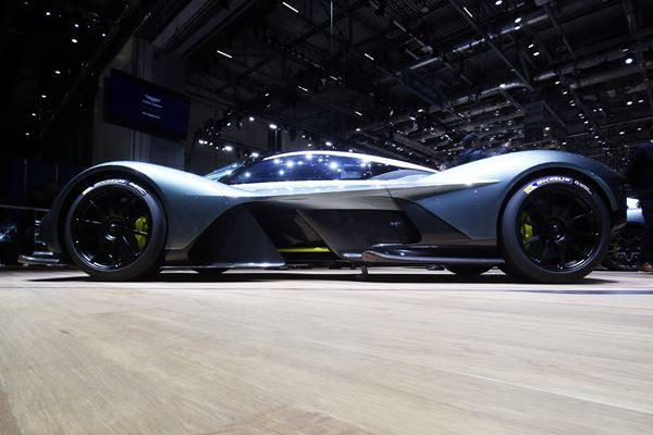 La supercar Aston Martin Valkyrie ambitionne des performances stratosphériques