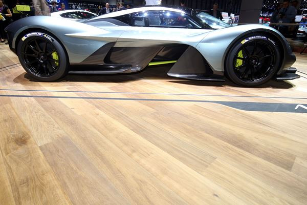 La supercar Aston Martin Valkyrie ambitionne des performances stratosphériques