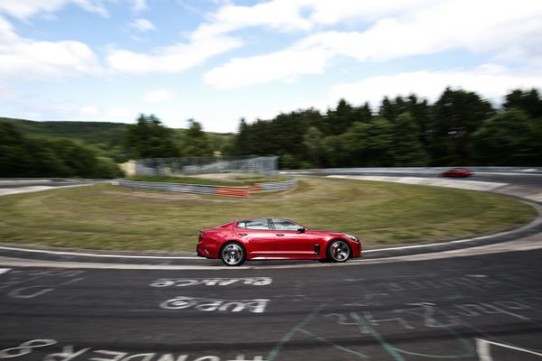 La berline coupé GT Kia Stinger en phase de tests