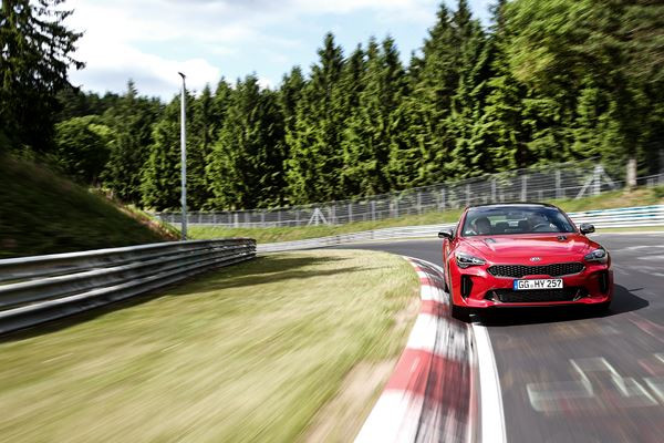 La berline coupé GT Kia Stinger en phase de tests