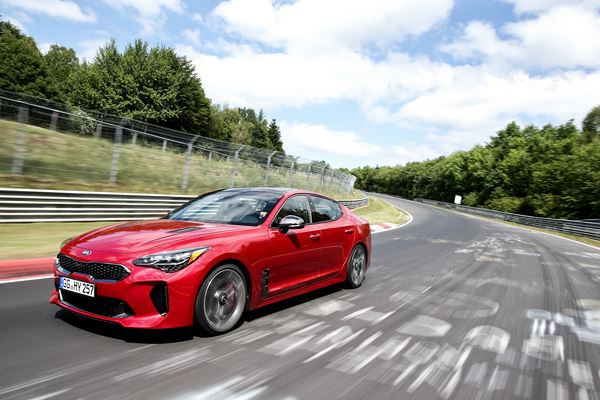 La berline coupé GT Kia Stinger en phase de tests