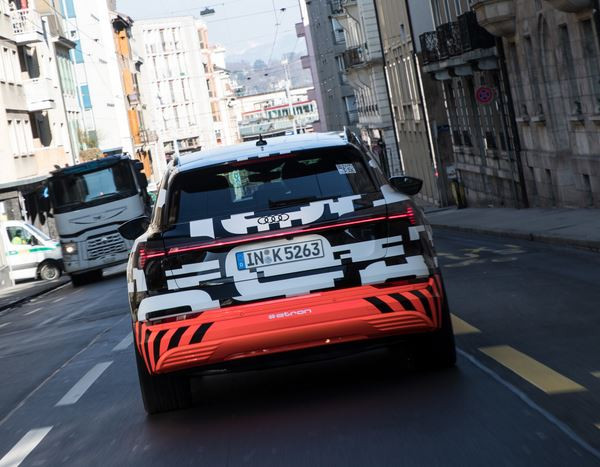 L'Audi e-tron prototype donne un aperçu du SUV électrique Audi