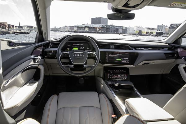 L'Audi e-tron prototype donne un aperçu du SUV électrique Audi