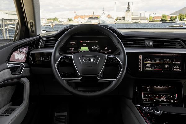 L'Audi e-tron prototype donne un aperçu du SUV électrique Audi