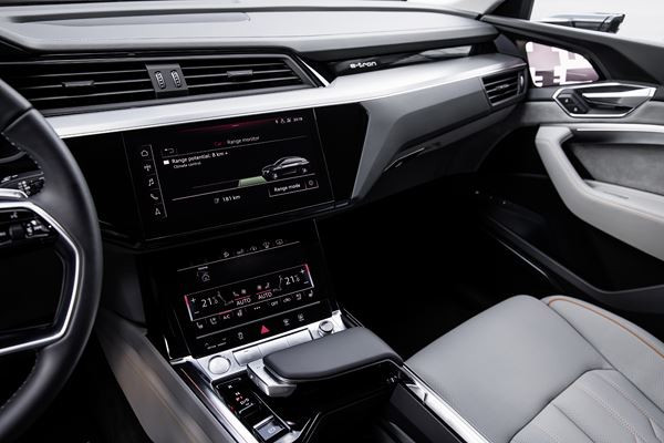 L'Audi e-tron prototype donne un aperçu du SUV électrique Audi