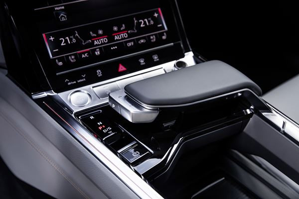 L'Audi e-tron prototype donne un aperçu du SUV électrique Audi