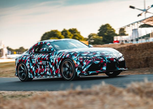 Le coupé sport Toyota Supra en approche