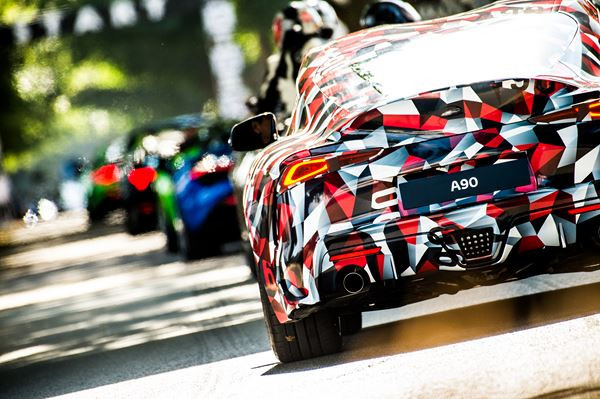 Le coupé sport Toyota Supra en approche