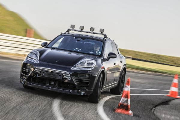 Les prototypes du Porsche Macan électrique en phase de tests réels sur route