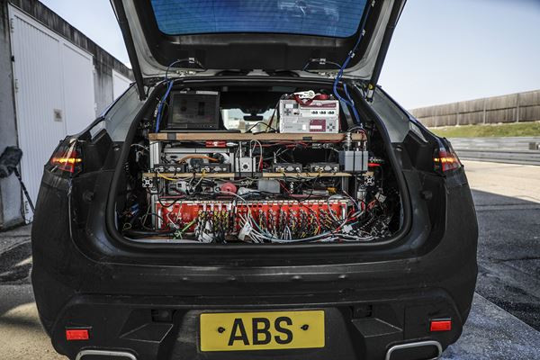 Les prototypes du Porsche Macan électrique en phase de tests réels sur route