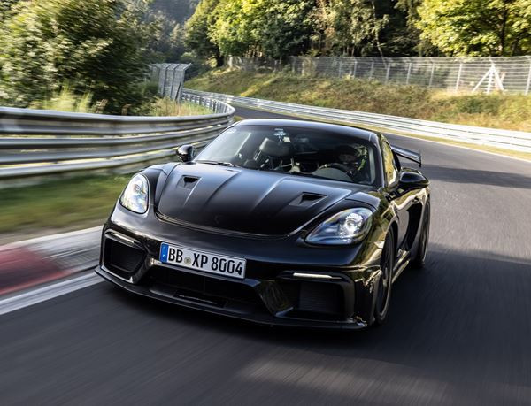 Le Porsche 718 Cayman GT4 RS en phase finale d'essais