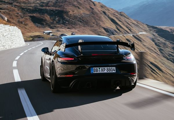 Le Porsche 718 Cayman GT4 RS en phase finale d'essais