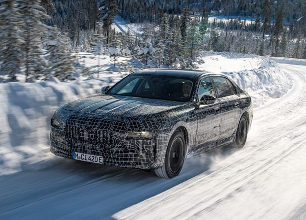 La limousine électrique BMW i7 soumise à des tests d'endurance dans un froid glacial