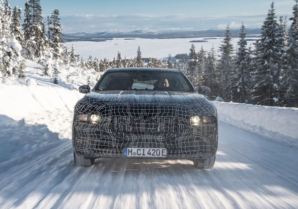 La limousine électrique BMW i7 soumise à des tests d'endurance dans un froid glacial