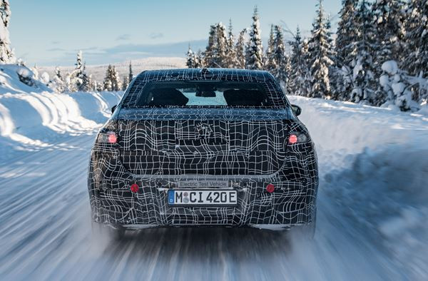 La limousine électrique BMW i7 soumise à des tests d'endurance dans un froid glacial