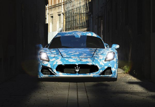 Le prototype de supercar Maserati MC20 cabriolet entame sa phase de tests