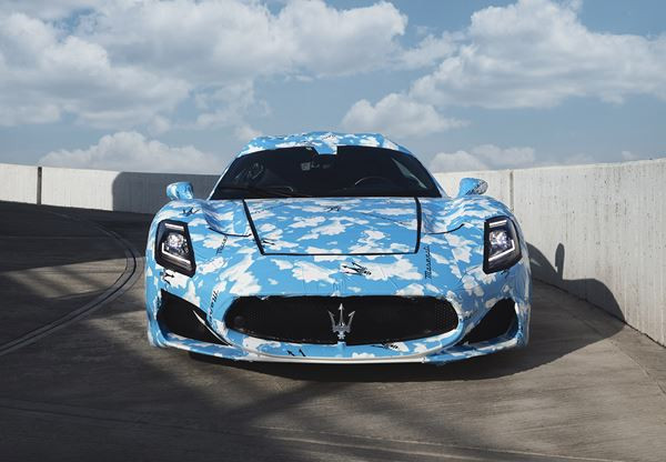 Le prototype de supercar Maserati MC20 cabriolet entame sa phase de tests