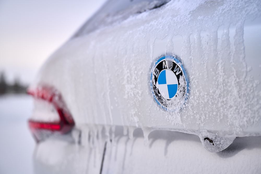 La BMW iX5 Hydrogen en tests hivernaux près du cercle polaire