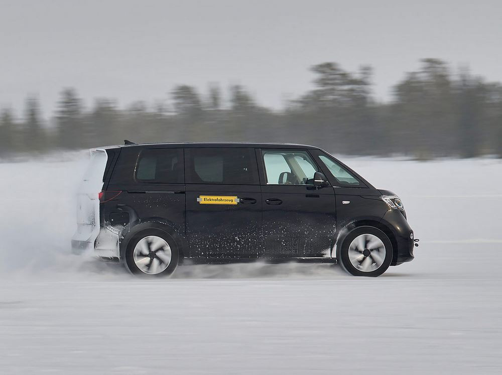 Le combi électrique Volkswagen ID. Buzz se confronte à des tests extrêmes