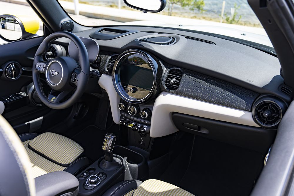 Le prototype Mini Cooper SE Cabrio allie mobilité électrique et conduite à ciel ouvert