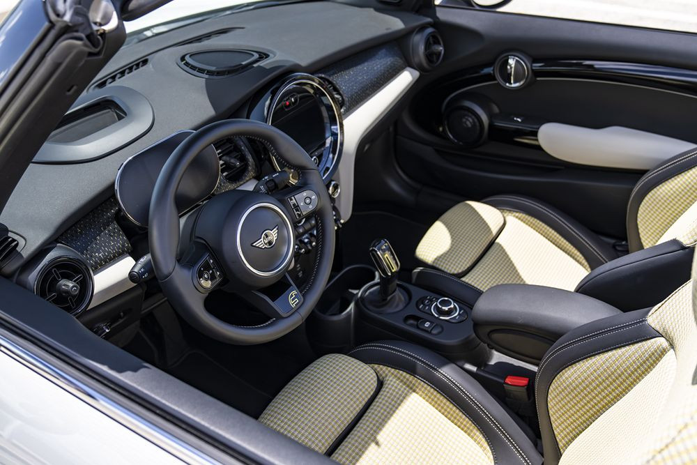 Le prototype Mini Cooper SE Cabrio allie mobilité électrique et conduite à ciel ouvert